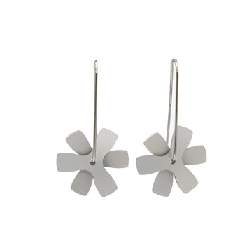 A pair of drop earrings in silver in a propeller shape design.