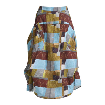 A skirt with side pockets and side tucks and printed with a pattern in brown, blue and green.