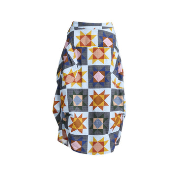 A skirt printed with a star pattern in yellow and blue with side pockets and side tucks.