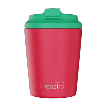 Red tumbler with green lid on a white background, branded 'made by Fressko'.