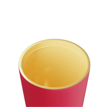 Red tumbler with green lid on a white background, branded 'made by Fressko'.