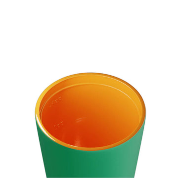 Green tumbler with yellow lid on a white background, branded 'made by Fressko'.
