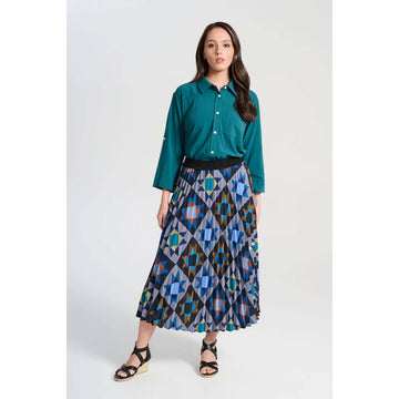 A pleated skirt printed with a star pattern and black elastic waistband.
