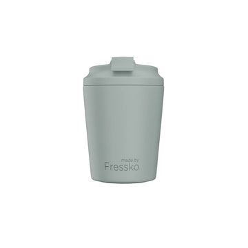 Light gray cup with a lid on a white background, branded 'made by Fressko'.